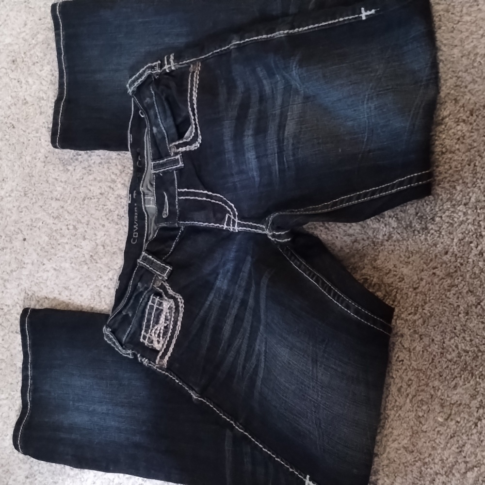 Classic Dark Wash Women’s Jeans with Contrast Stitching
